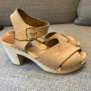 Bryr size 37 sandle heel